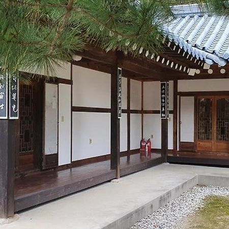 Gangneung Wangsangoal Hanok Pension Exterior foto