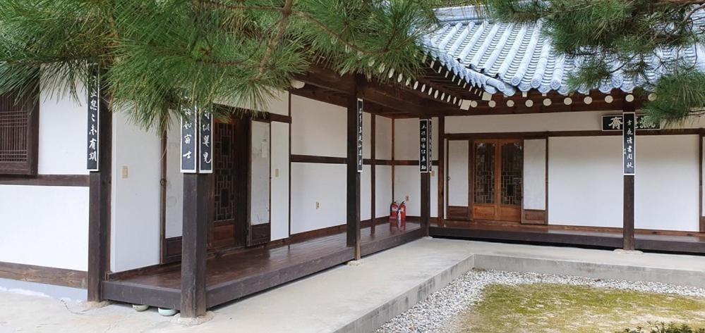 Gangneung Wangsangoal Hanok Pension Exterior foto